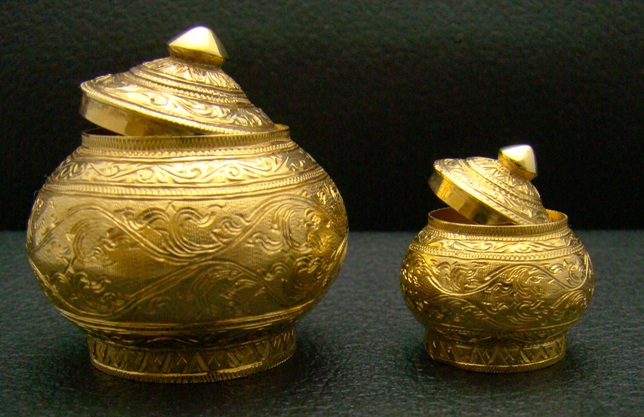 (image for) 20K GOLD HANDMADE ANTIQUE DESIGN CONTAINER